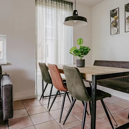 3 Bedroom Stunning In *